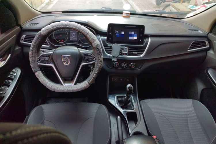 Used Baojun 730 2021 1.5L Manual Fashion Version 7 Seats Center Console