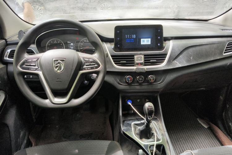 Used Baojun 730 2021 1.5L Manual Fashion Version 7 Seats Center Console
