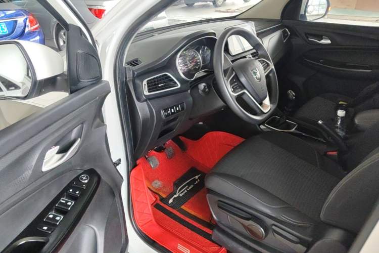 Used Baojun 730 2021 1.5L Manual Fashion Version 7 Seats Driver Seat