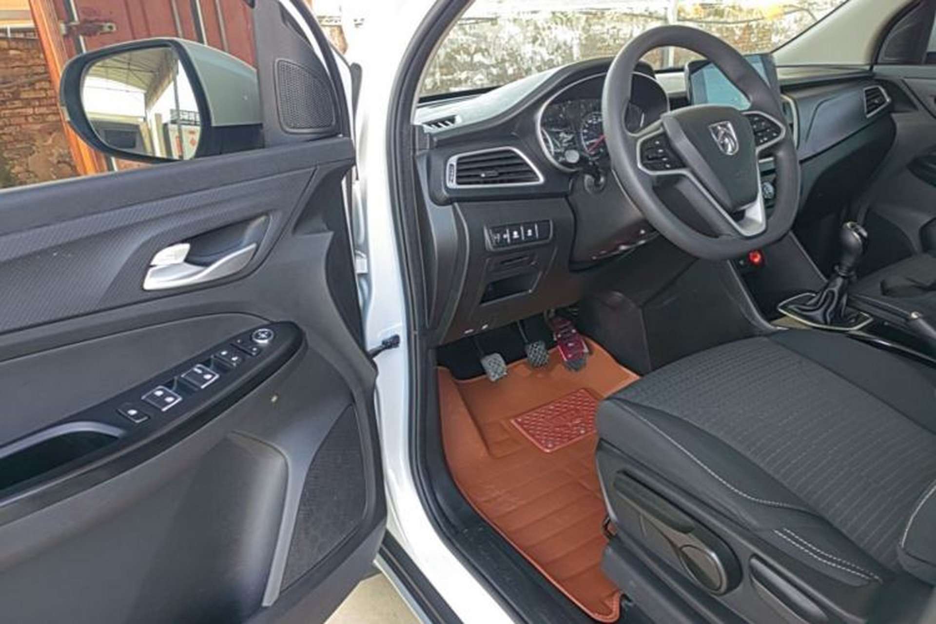 Used Baojun 730 2021 1.5L Manual Fashion Version 7 Seats Driver Seat