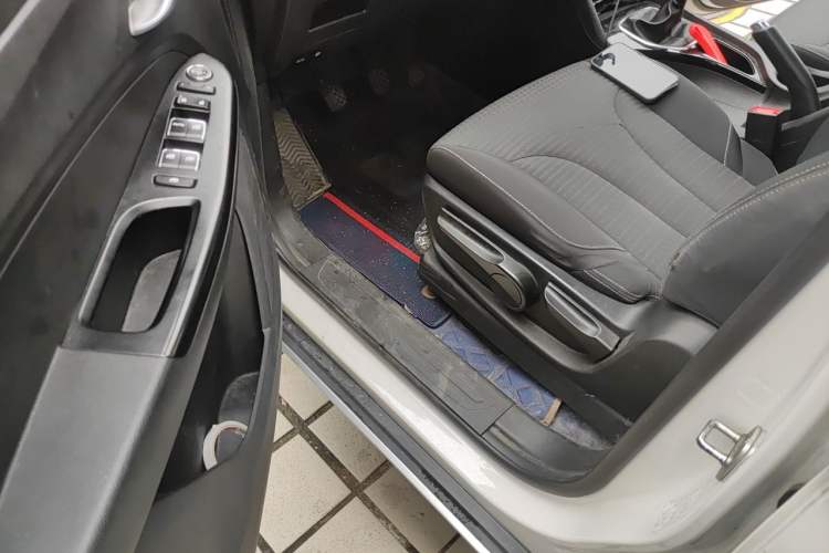 Used Baojun 730 2021 1.5L Manual Fashion Version 7 Seats Driver Seat