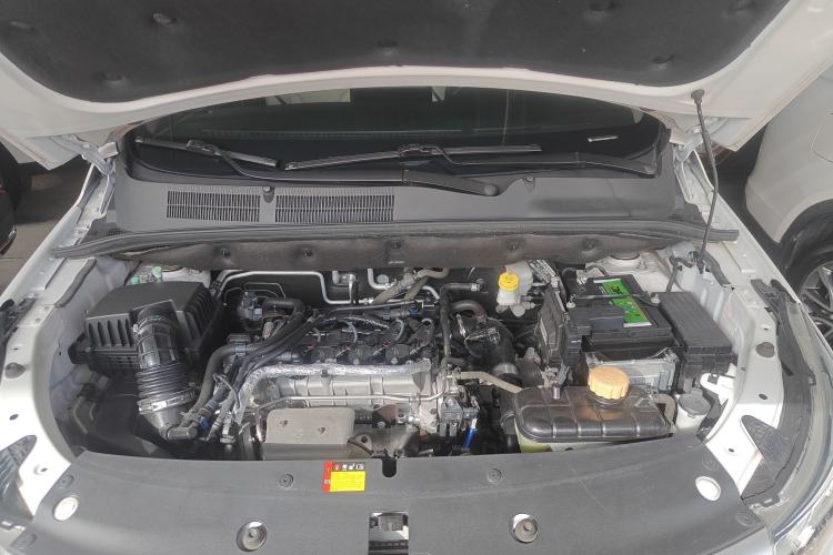 Used Baojun 730 2021 1.5T CVT Fashion Version 7 Seats Engine Bay