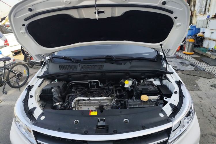 Used Baojun 730 2021 1.5T CVT Fashion Version 7 Seats Engine Bay