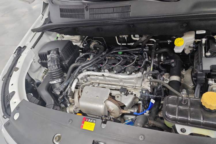 Used Baojun 730 2021 1.5T CVT Fashion Version 7 Seats Engine Bay