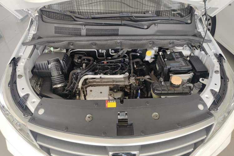 Used Baojun 730 2021 1.5T CVT Fashion Version 7 Seats Engine Bay