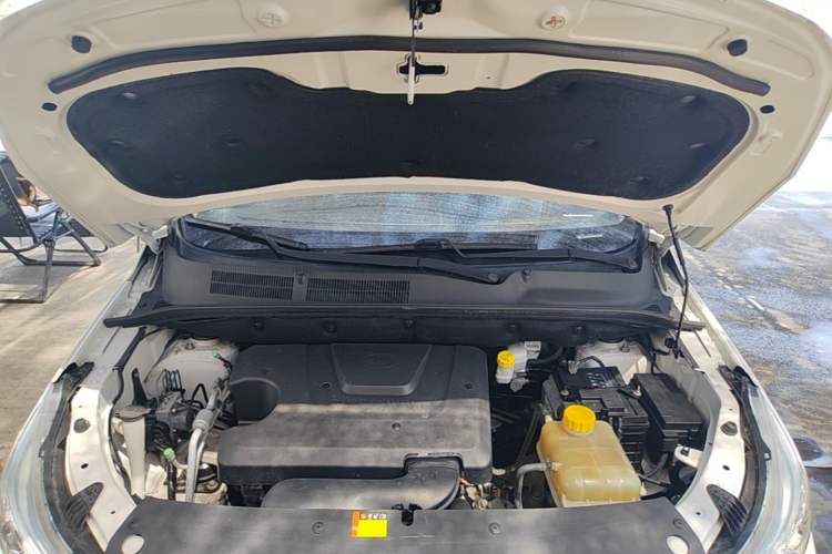 Used Baojun 730 2021 1.5L Manual Fashion Version 7 Seats Engine Bay