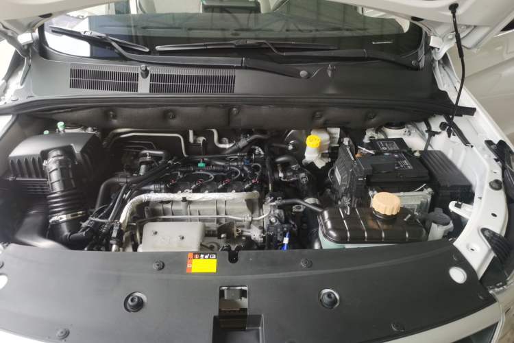 Used Baojun 730 2021 1.5T CVT Fashion Version 7 Seats Engine Bay
