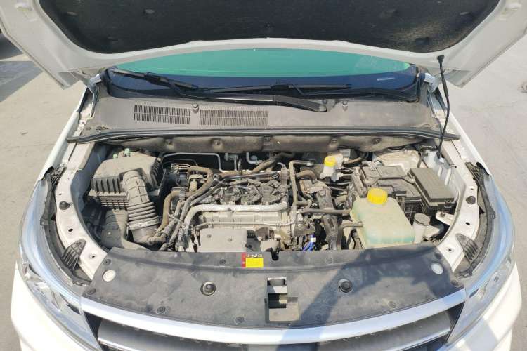 Used Baojun 730 2021 1.5T Manual Fashion Version 7 Seats Engine Bay