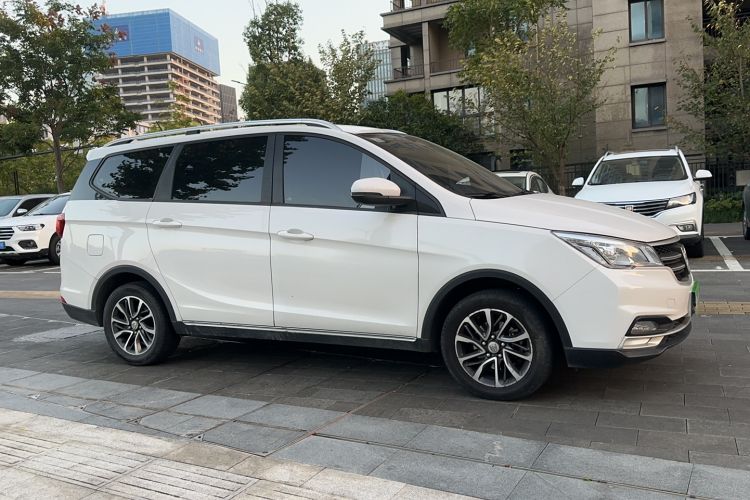 Used Baojun 730 2021 1.5T CVT Fashion Version 7 Seats Exterior 2