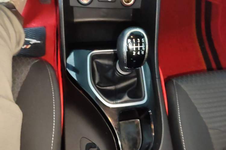 Used Baojun 730 2021 1.5L Manual Fashion Version 7 Seats Gear Lever