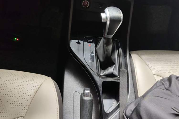 Used Baojun 730 2021 1.5T CVT Fashion Version 7 Seats Gear Lever