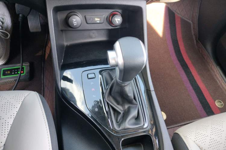 Used Baojun 730 2021 1.5T CVT Fashion Version 7 Seats Gear Lever