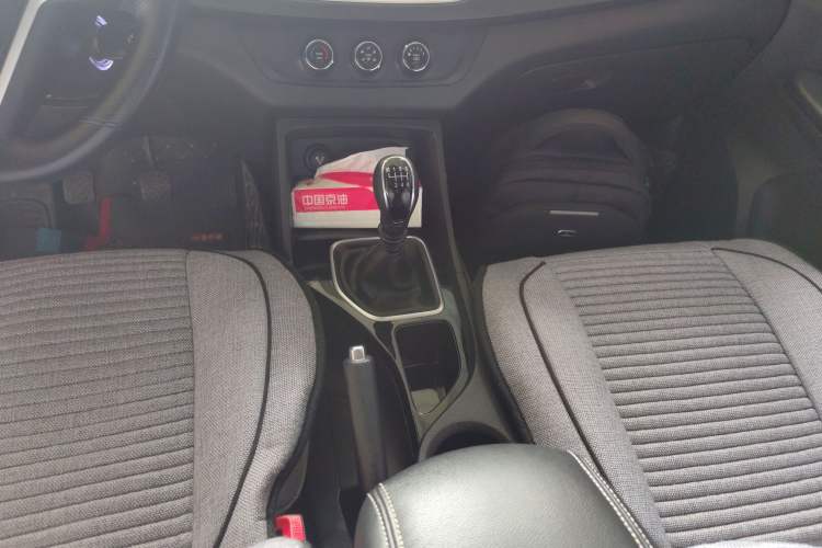 Used Baojun 730 2021 1.5L Manual Fashion Version 7 Seats Gear Lever