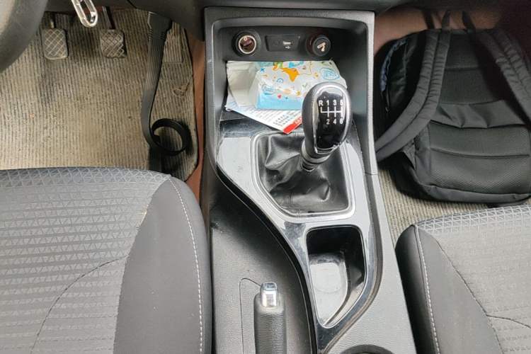 Used Baojun 730 2021 1.5L Manual Fashion Version 7 Seats Gear Lever