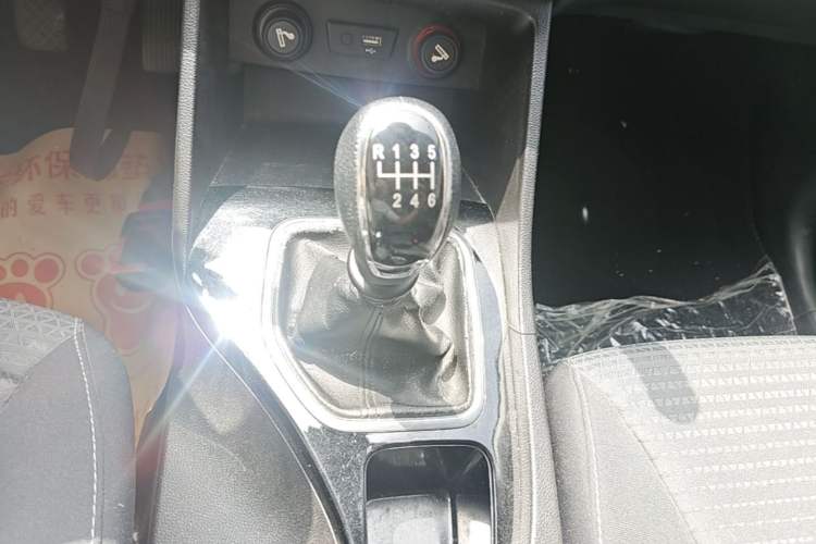 Used Baojun 730 2021 1.5L Manual Fashion Version 7 Seats Gear Lever