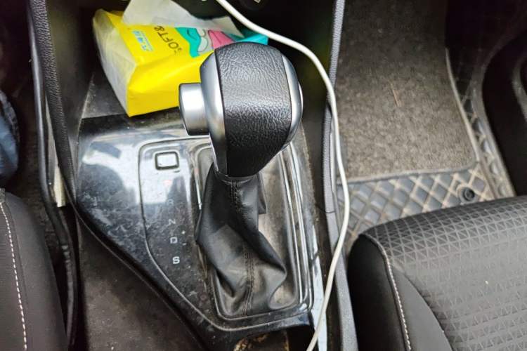 Used Baojun 730 2021 1.5T CVT Fashion Version 7 Seats Gear Lever