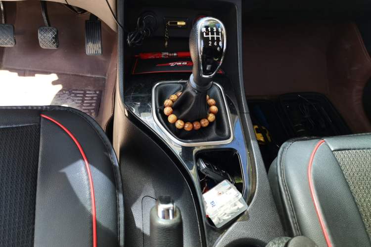 Used Baojun 730 2021 1.5L Manual Fashion Version 7 Seats Gear Lever