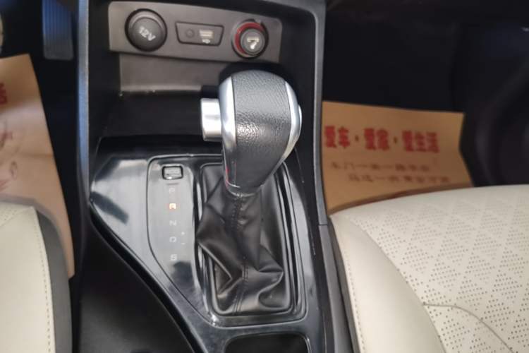 Used Baojun 730 2021 1.5T CVT Fashion Version 7 Seats Gear Lever