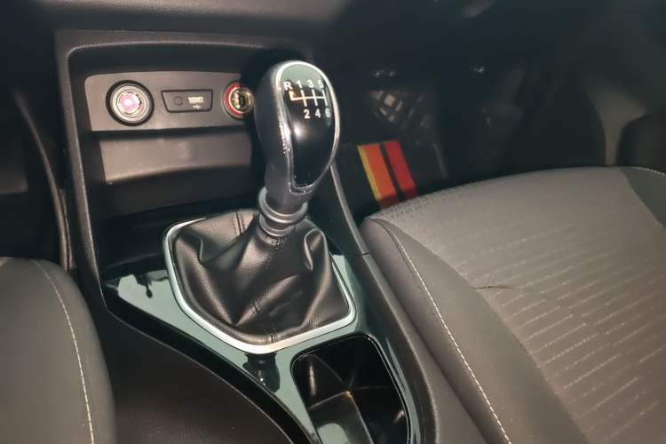 Used Baojun 730 2021 1.5L Manual Fashion Version 7 Seats Gear Lever