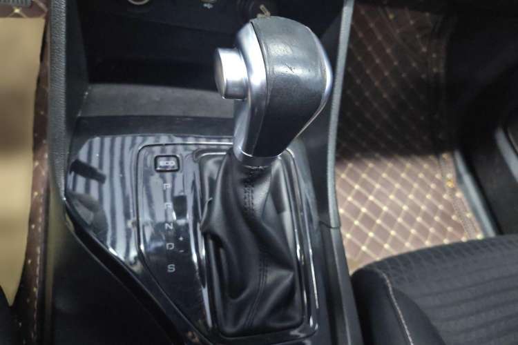 Used Baojun 730 2021 1.5T CVT Fashion Version 7 Seats Gear Lever