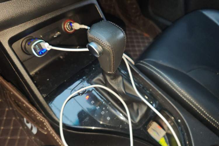 Used Baojun 730 2021 1.5T CVT Fashion Version 7 Seats Gear Lever