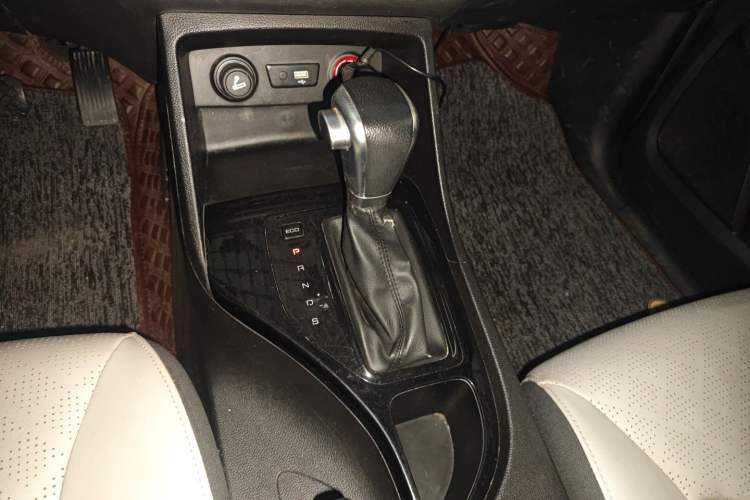 Used Baojun 730 2021 1.5T CVT Fashion Version 7 Seats Gear Lever