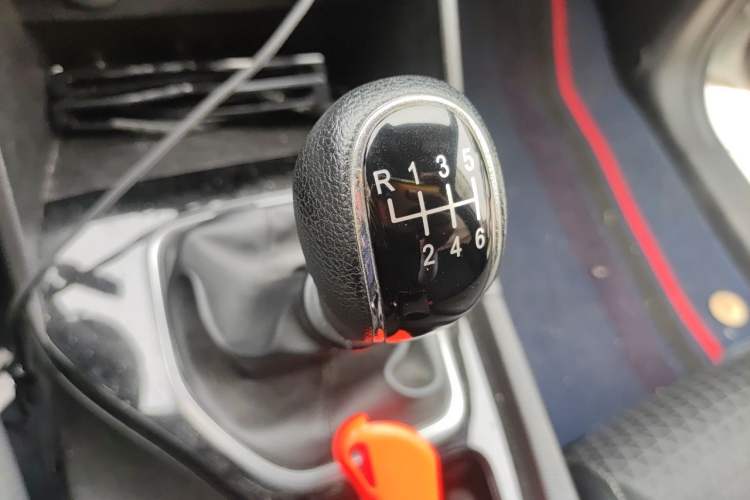Used Baojun 730 2021 1.5L Manual Fashion Version 7 Seats Gear Lever