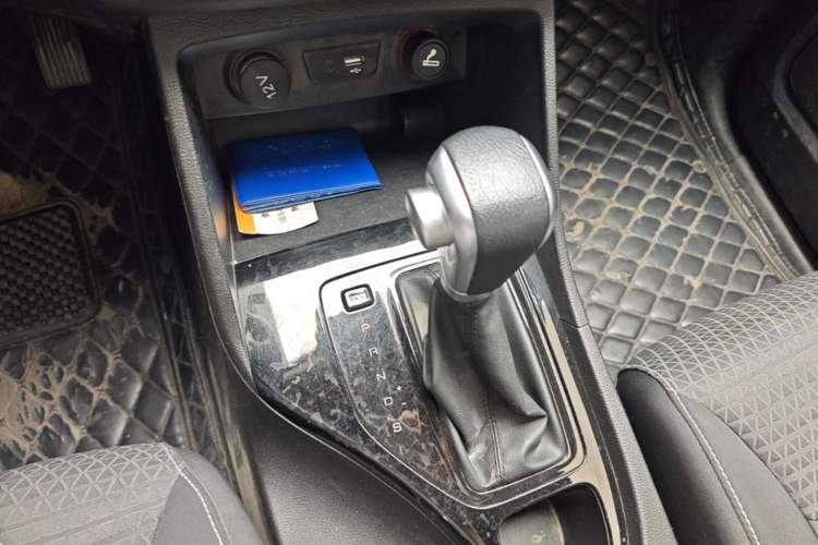 Used Baojun 730 2021 1.5T CVT Fashion Version 7 Seats Gear Lever
