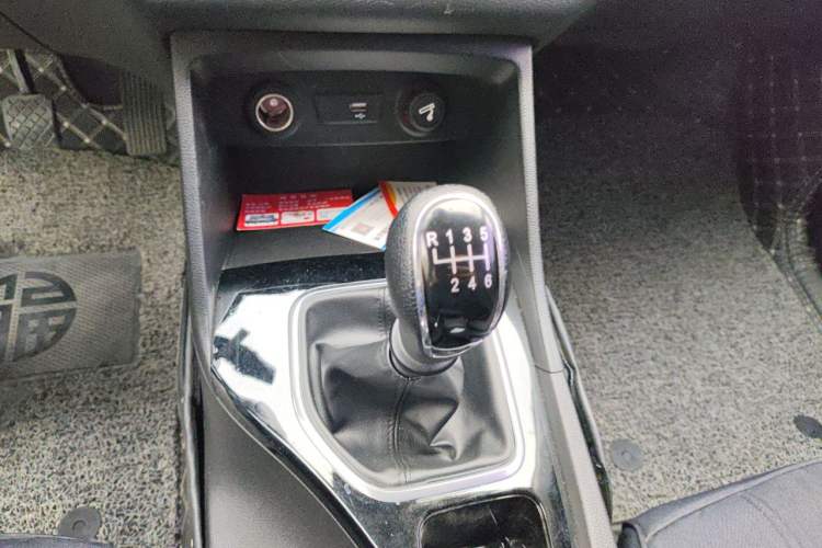 Used Baojun 730 2021 1.5T Manual Fashion Version 7 Seats Gear Lever