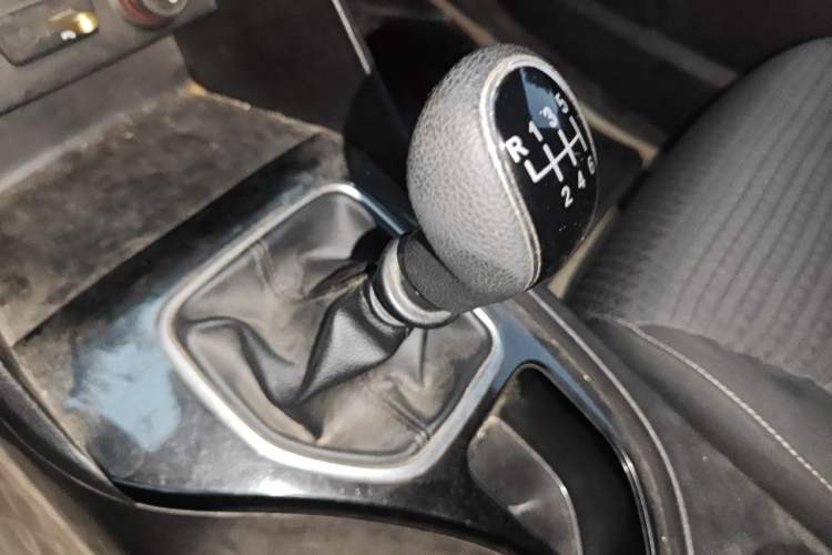 Used Baojun 730 2021 1.5L Manual Fashion Version 7 Seats Gear Lever