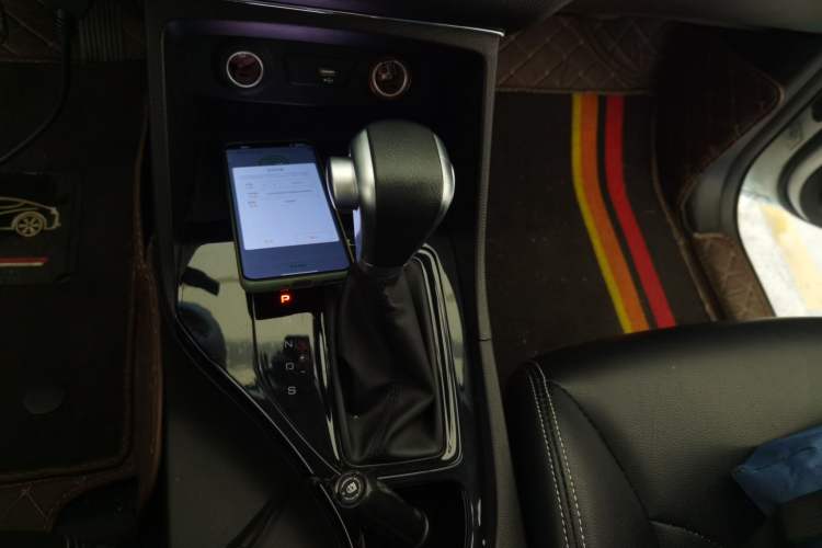 Used Baojun 730 2021 1.5T CVT Fashion Version 7 Seats Gear Lever