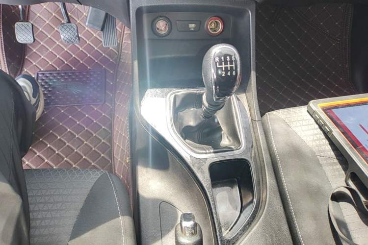 Used Baojun 730 2021 1.5L Manual Fashion Version 7 Seats Gear Lever