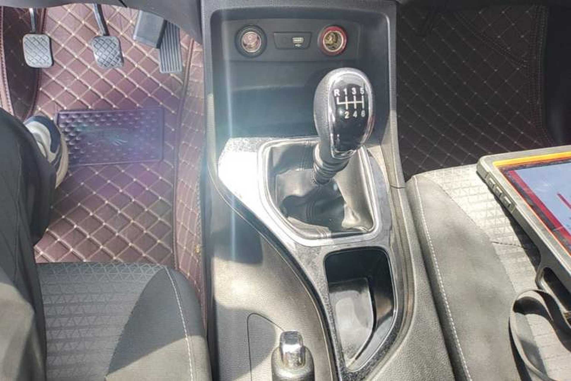Used Baojun 730 2021 1.5L Manual Fashion Version 7 Seats Gear Lever