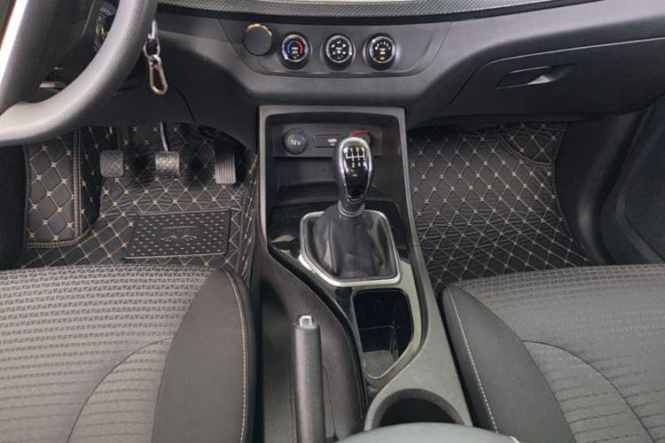 Used Baojun 730 2021 1.5L Manual Fashion Version 7 Seats Gear Lever