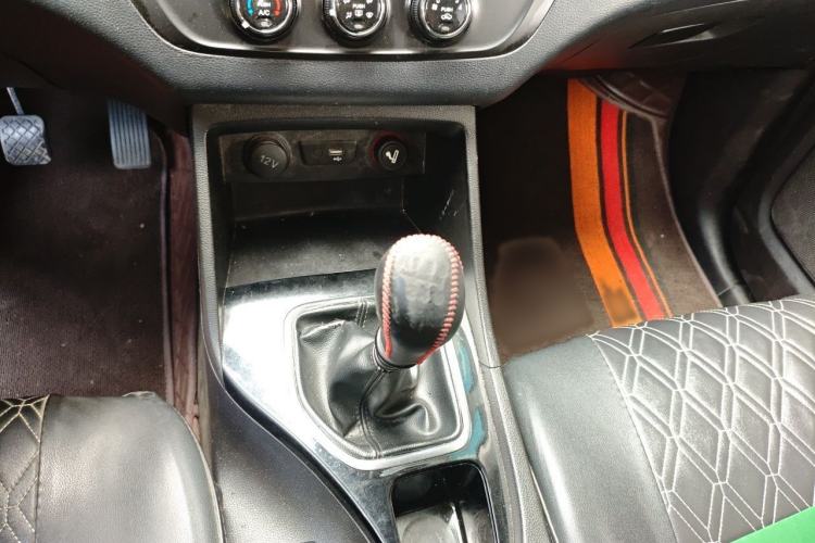 Used Baojun 730 2021 1.5L Manual Fashion Version 7 Seats Gear Lever