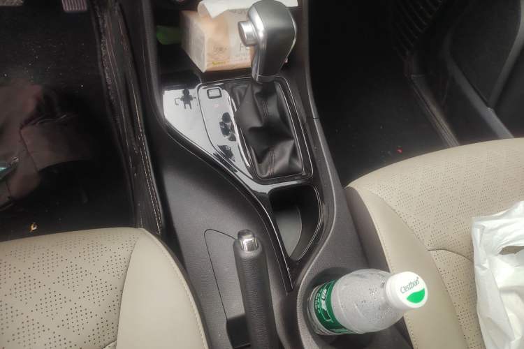 Used Baojun 730 2021 1.5T CVT Fashion Version 7 Seats Gear Lever