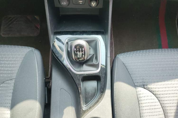 Used Baojun 730 2021 1.5T Manual Fashion Version 7 Seats Gear Lever