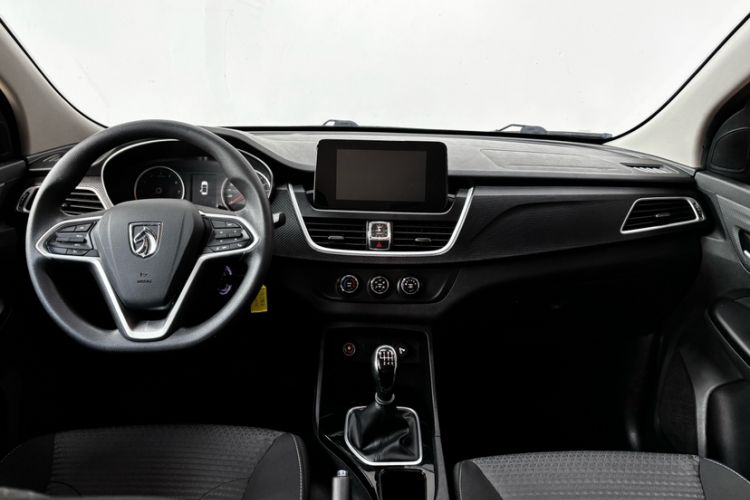 Used Baojun 730 2021 1.5L Manual Fashion Version 7 Seats Interior 1