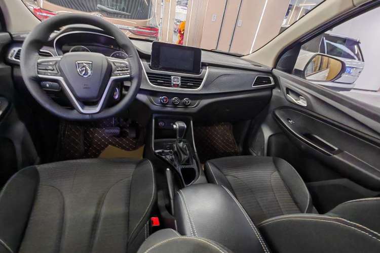 Used Baojun 730 2021 1.5T CVT Fashion Version 7 Seats Interior 1