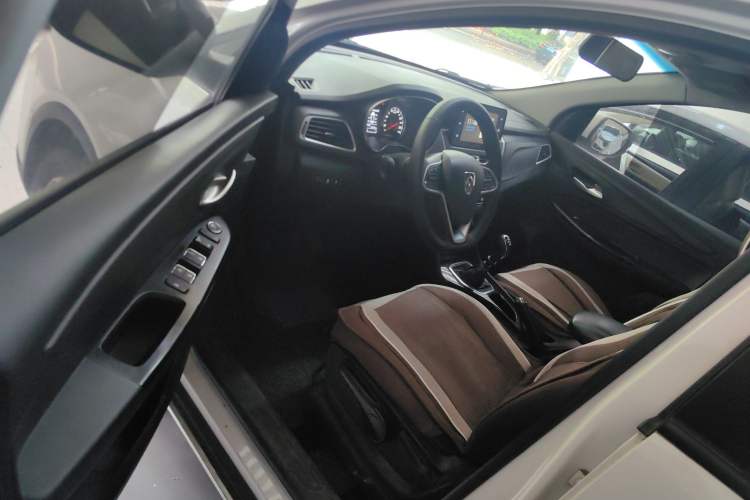 Used Baojun 730 2021 1.5L Manual Fashion Version 7 Seats Interior 1