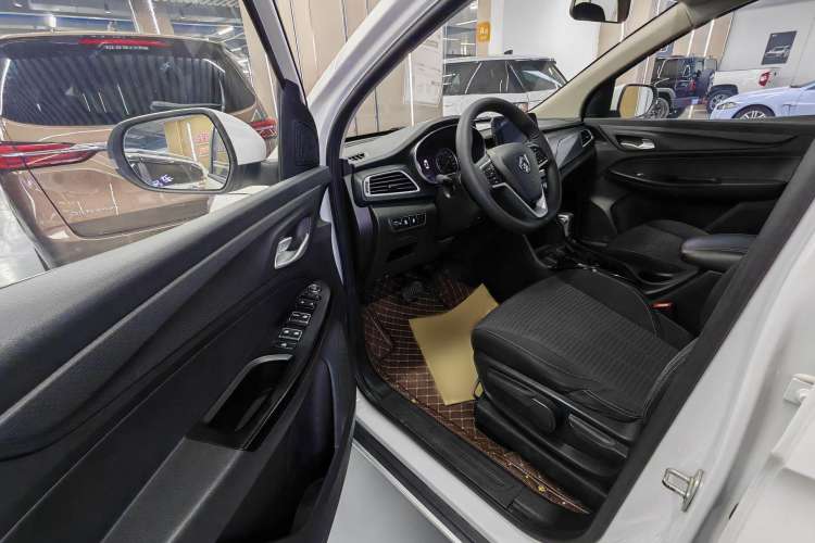 Used Baojun 730 2021 1.5T CVT Fashion Version 7 Seats Interior 2