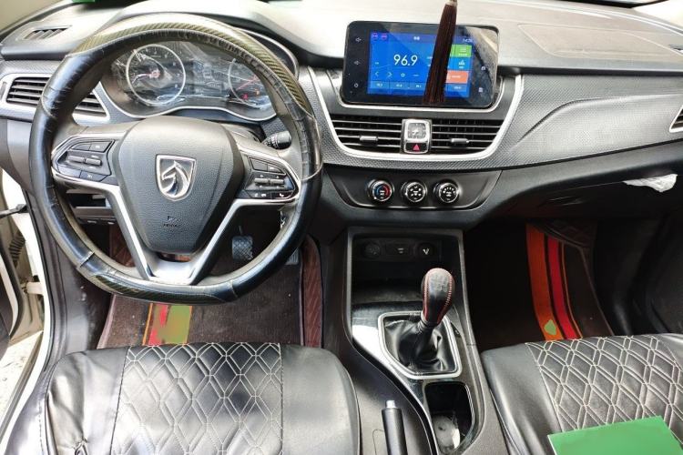 Used Baojun 730 2021 1.5L Manual Fashion Version 7 Seats Interior 2