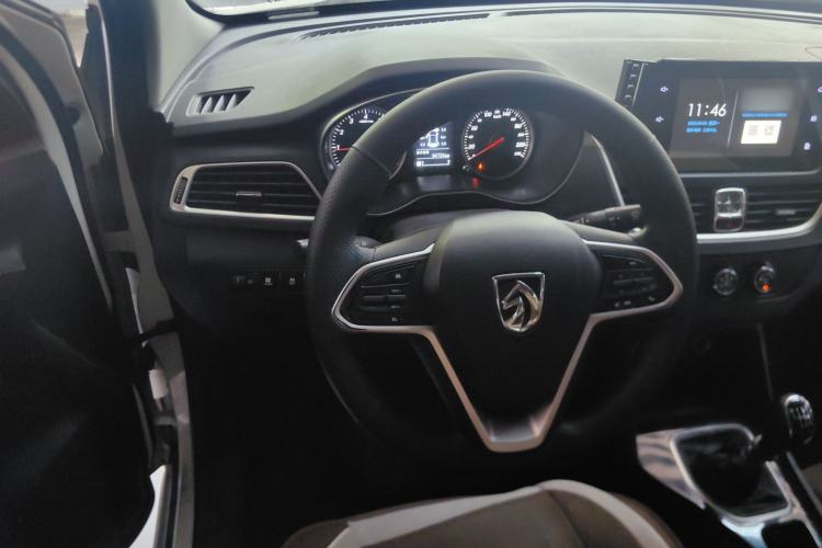 Used Baojun 730 2021 1.5L Manual Fashion Version 7 Seats Interior 2