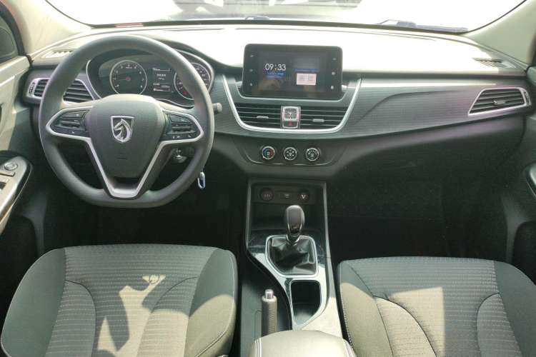 Used Baojun 730 2021 1.5T Manual Fashion Version 7 Seats Interior 2