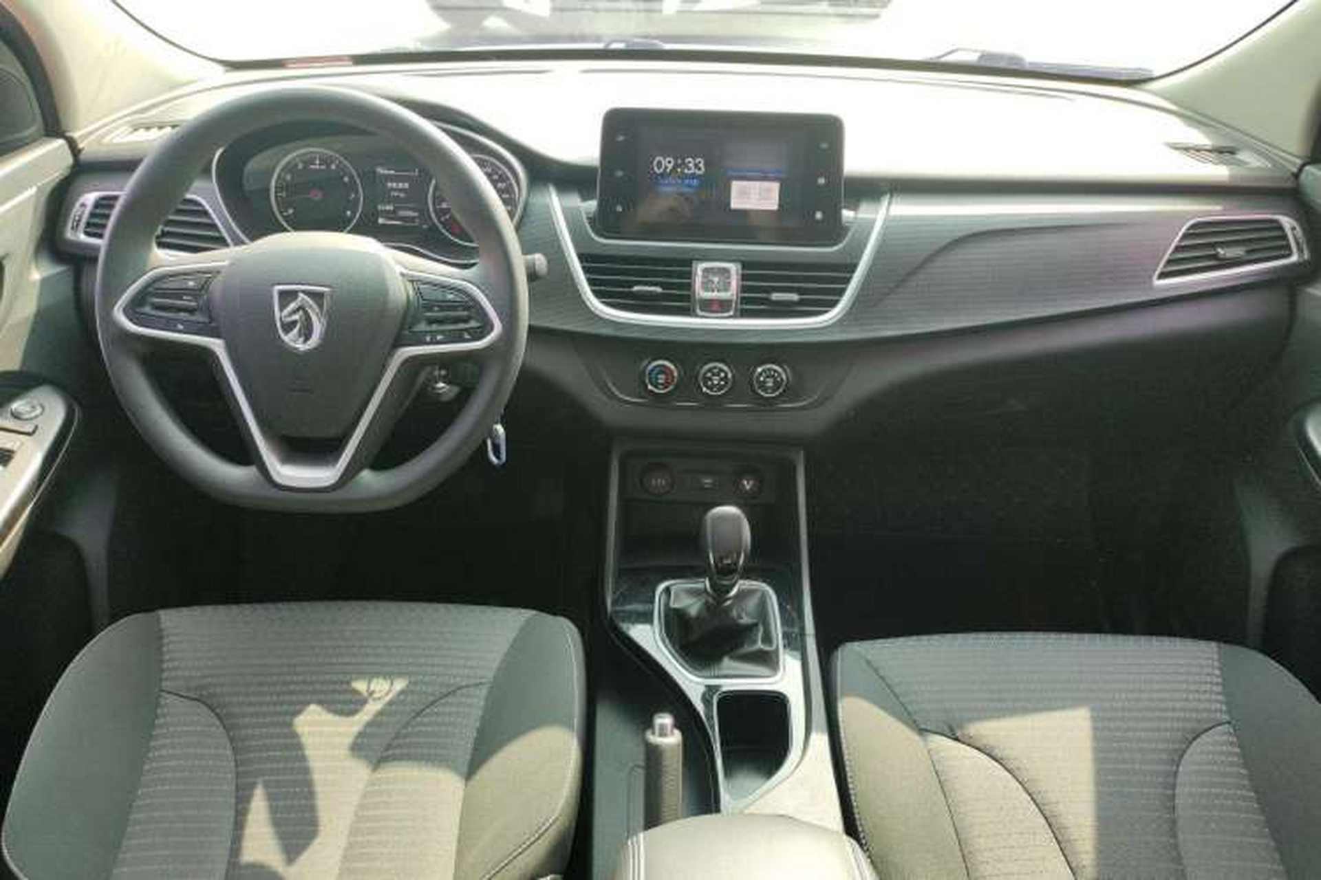 Used Baojun 730 2021 1.5T Manual Fashion Version 7 Seats Interior 2