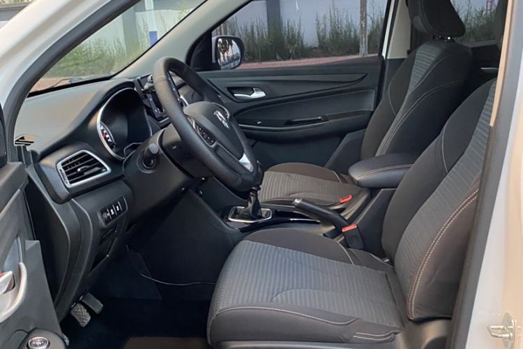 Used Baojun 730 2021 1.5L Manual Fashion Version 7 Seats Interior 3