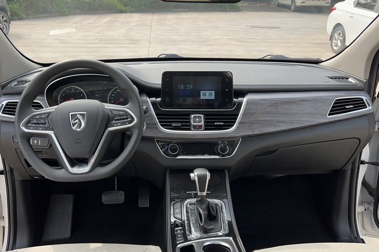 Used Baojun 730 2021 1.5T CVT Flagship Version 7 Seats Interior 3