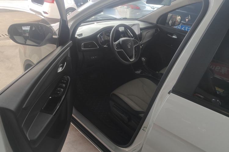 Used Baojun 730 2021 1.5T CVT Fashion Version 7 Seats Interior 3