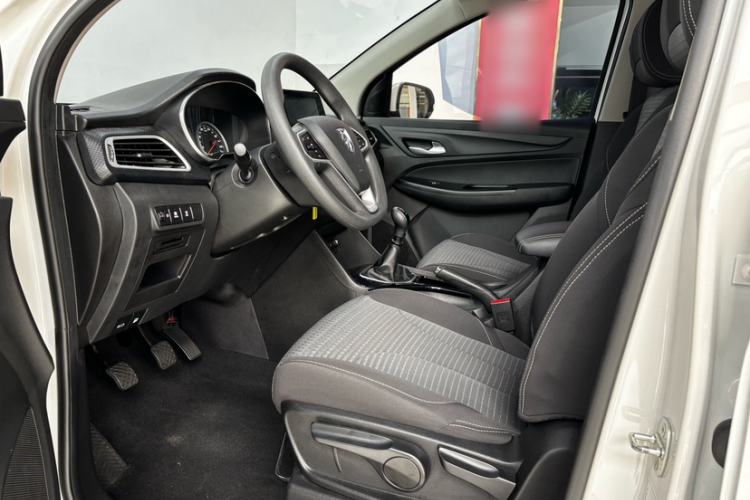 Used Baojun 730 2021 1.5L Manual Fashion Version 7 Seats Interior 3