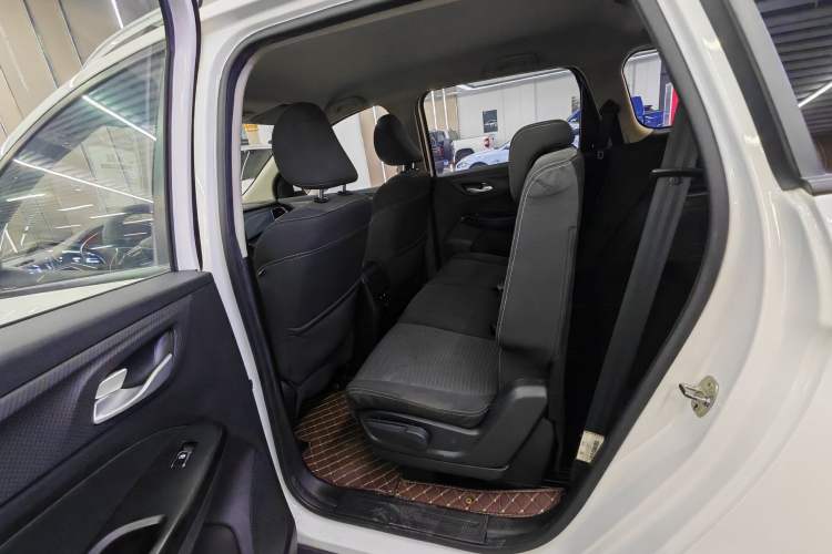 Used Baojun 730 2021 1.5T CVT Fashion Version 7 Seats Interior 3
